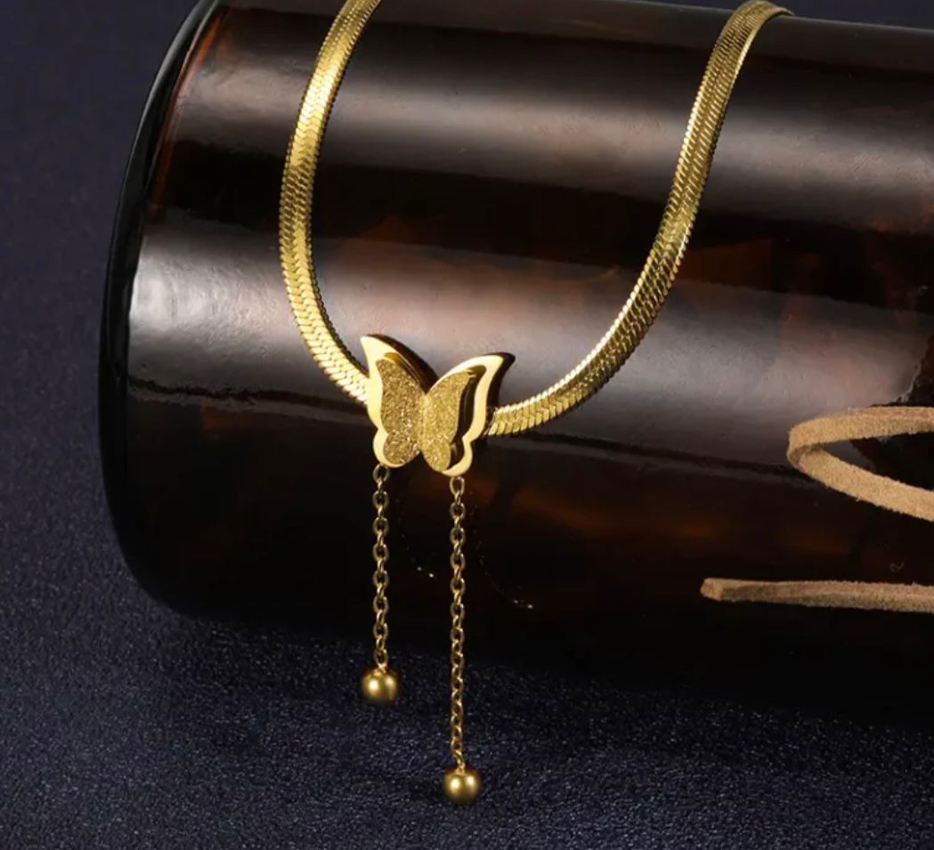 BUTTERFLY SNAKE CHAIN NECKLACE
