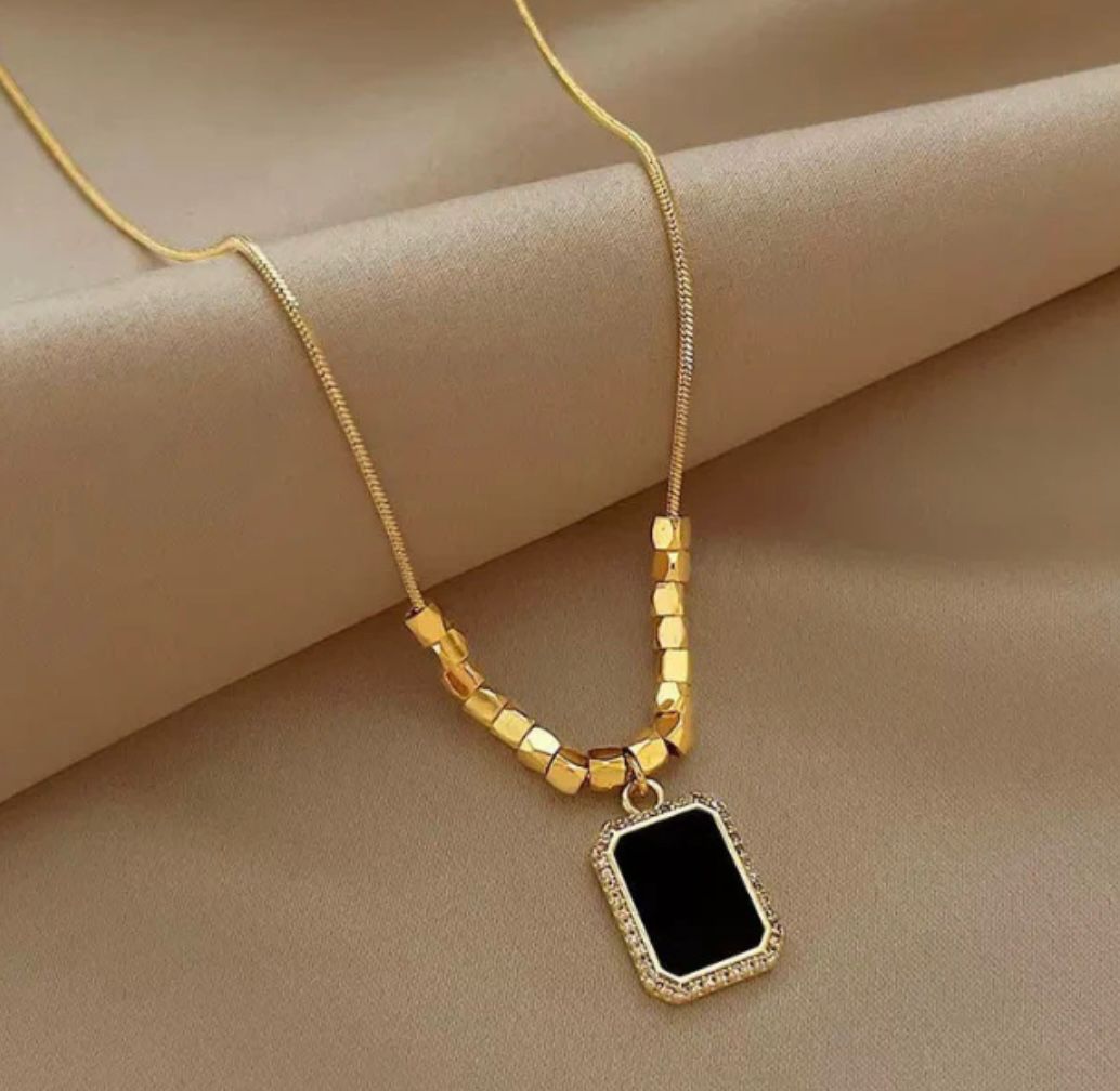 SQUARE BEADS BLACK PENDANT CHAIN NECKLACE