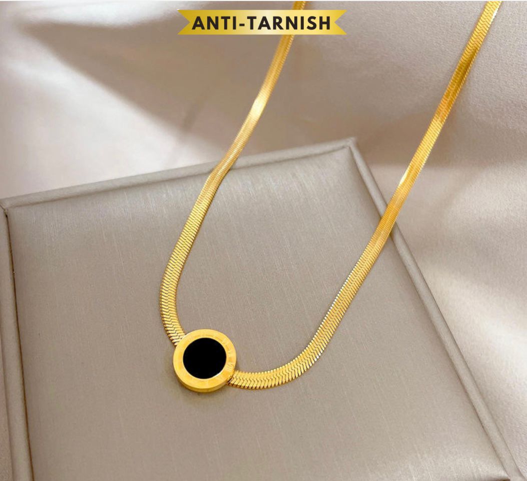 BLACK ROMAN EMBRACE NECKLACE