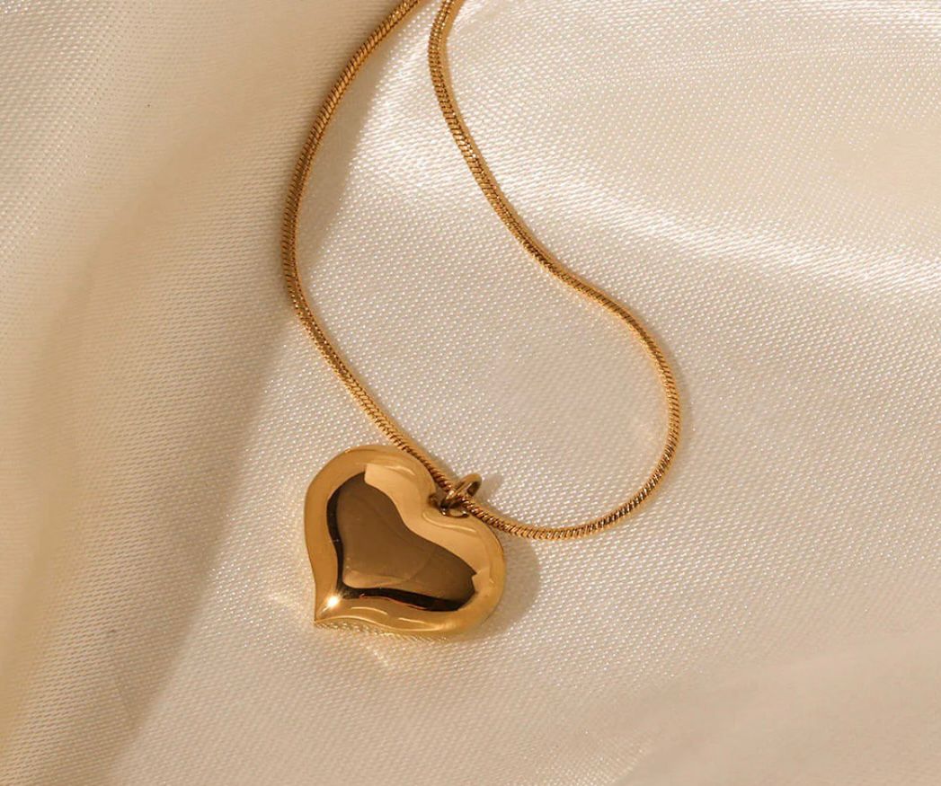 LUMIÈRE HEART PENDANT NECKLACE