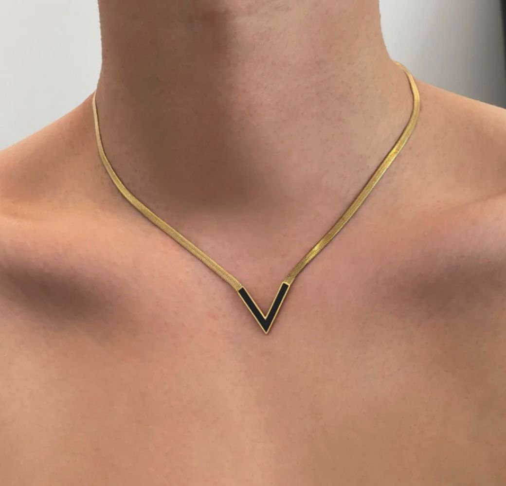 JOINT V PENDANT NECKLACE