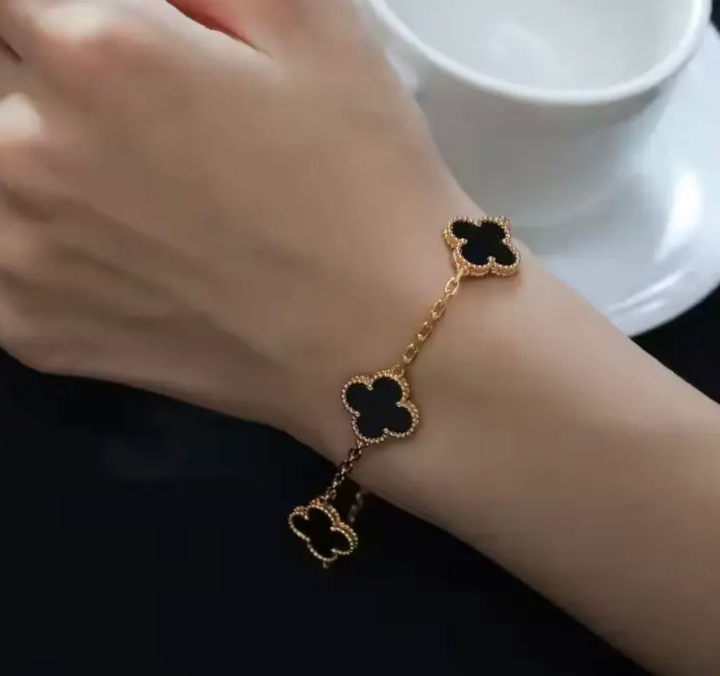 BLACK LUCKY CLOVER BRACELET
