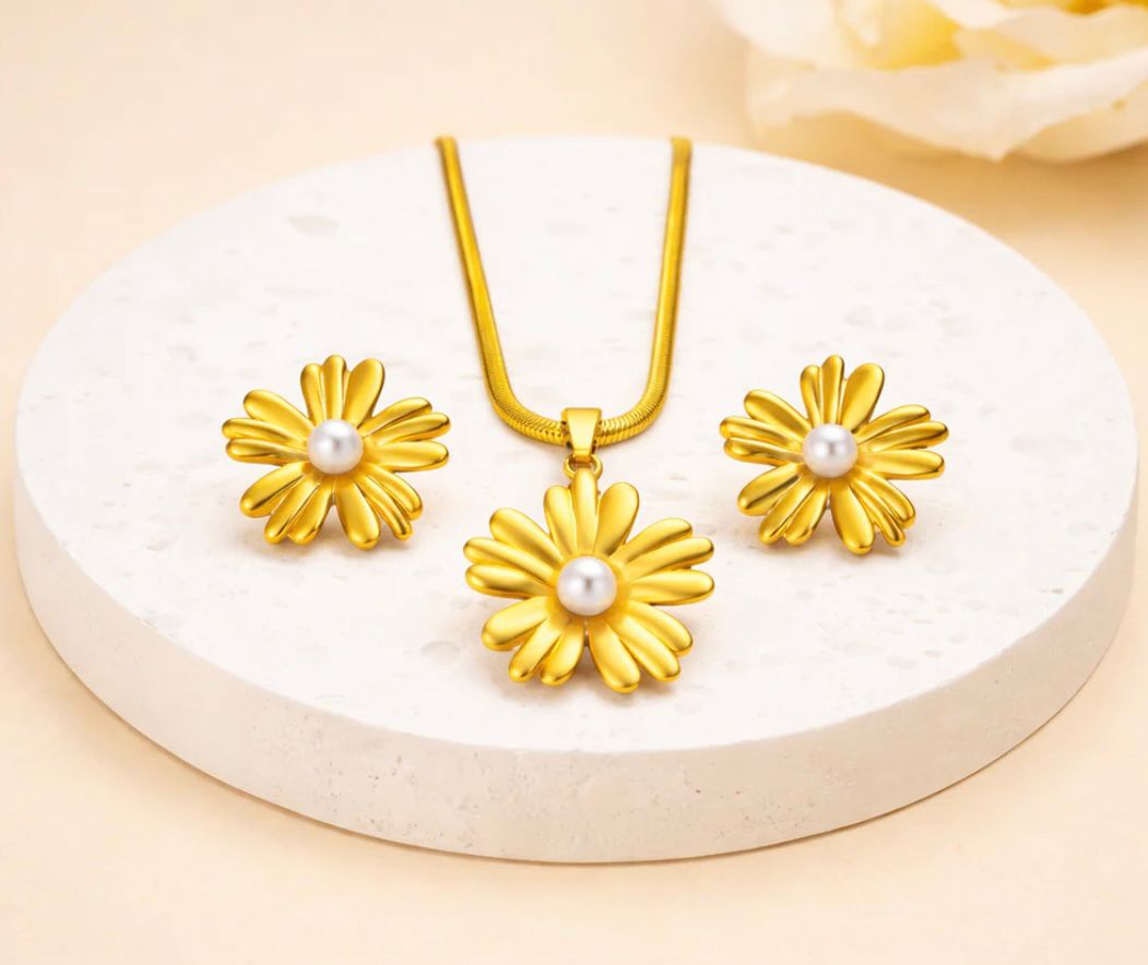 ELEGANT GOLD DAISY PEARL SET