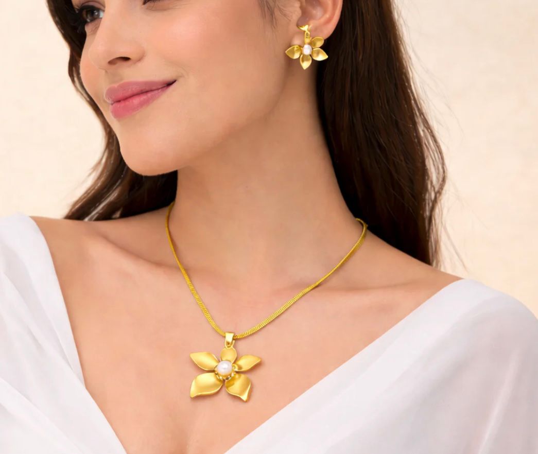CLASSIC FIVE PETAL NECKLACE &amp; EARRING SET