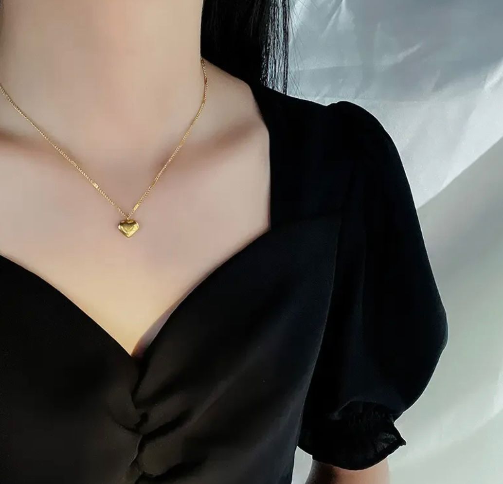 MINIMAL HEART LOVE STAMP NECKLACE