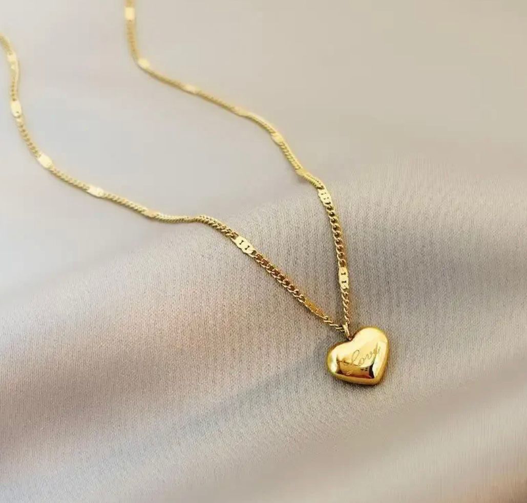 MINIMAL HEART LOVE STAMP NECKLACE